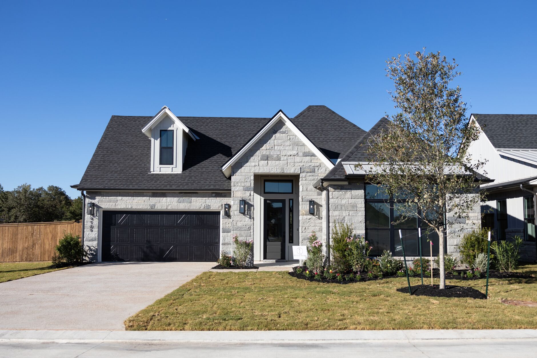 Live Oak - Exterior